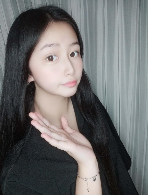 纯素颜美女敏宝